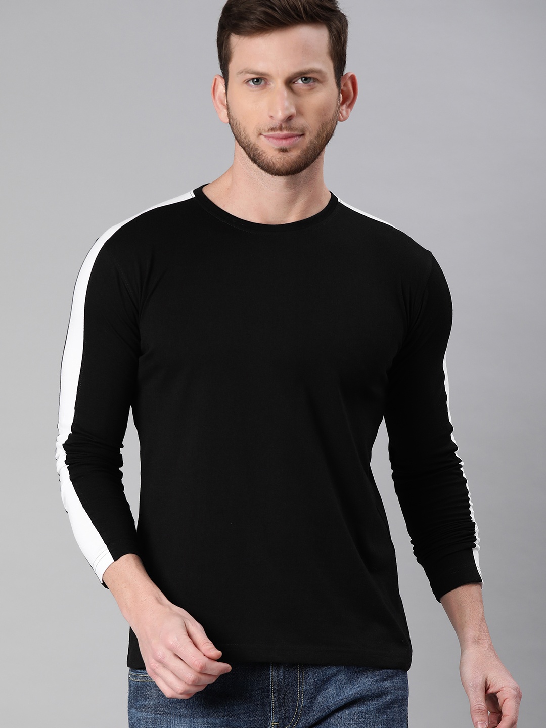 

BE AWARA Men Black Pure Cotton Solid Round Neck Pure Cotton T-shirt