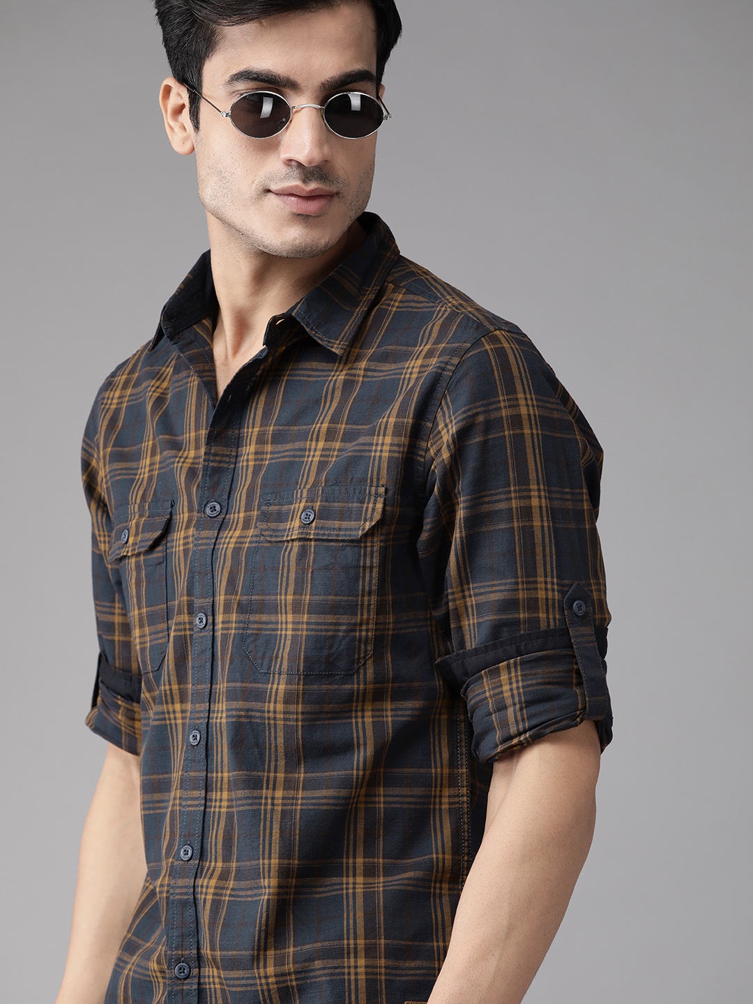 

The Roadster Lifestyle Co Men Navy Blue Gingham Checked Pocket Cotton Casual Shirt