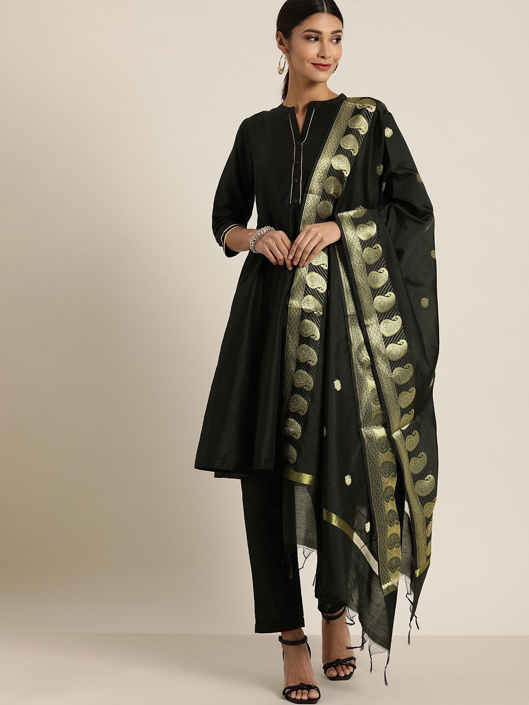 

all about you Women Black Solid Kurta with Trousers & Dupatta