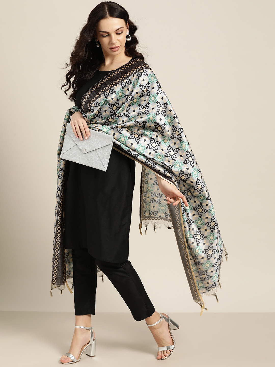 

all about you Women Black Solid Kurta with Trousers & Dupatta