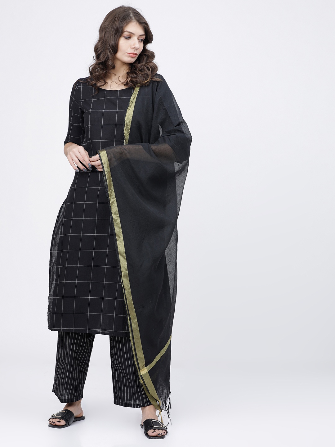 

Vishudh Women Black & Off-White Printed Kurta with Palazzos & Dupatta