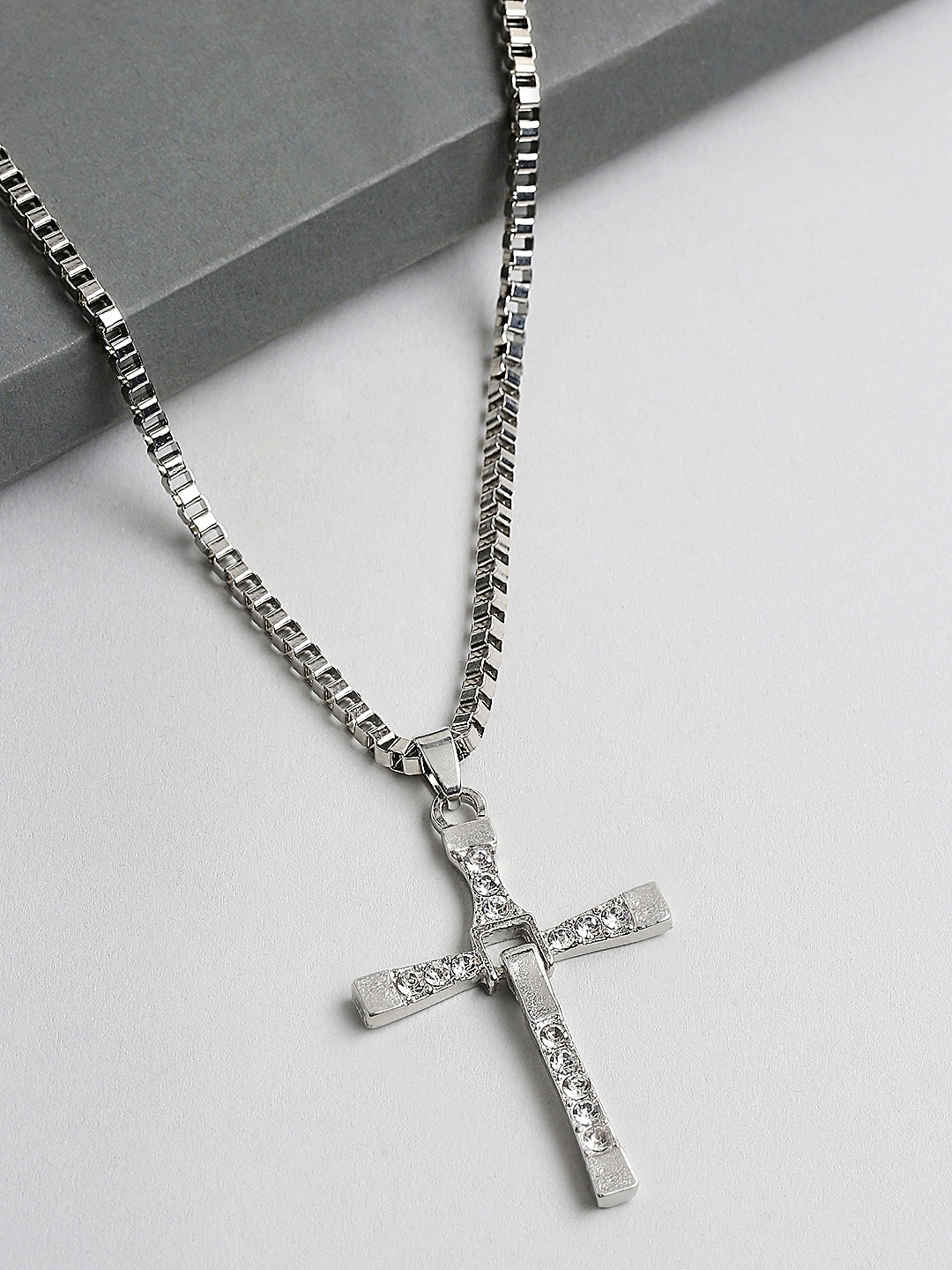 

OOMPH Men Silver-Plated White CZ-Studded Cross Pendant With Chain