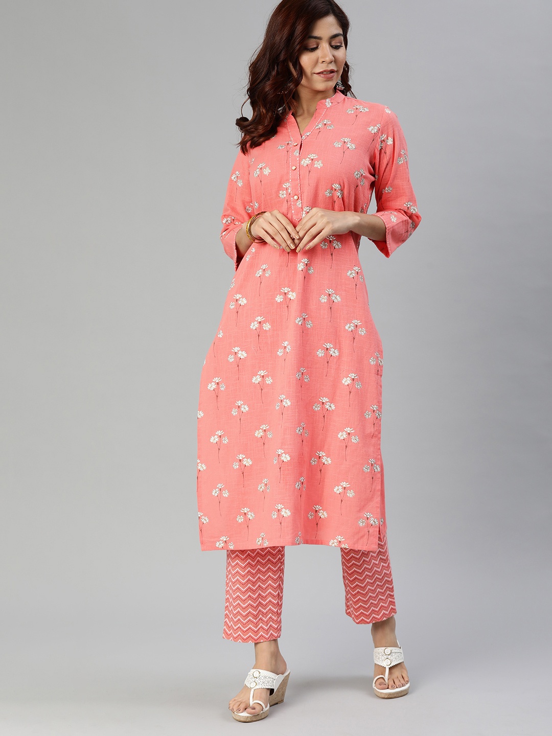 

Divena Women Pink & White Floral Printed Kurta with Trousers