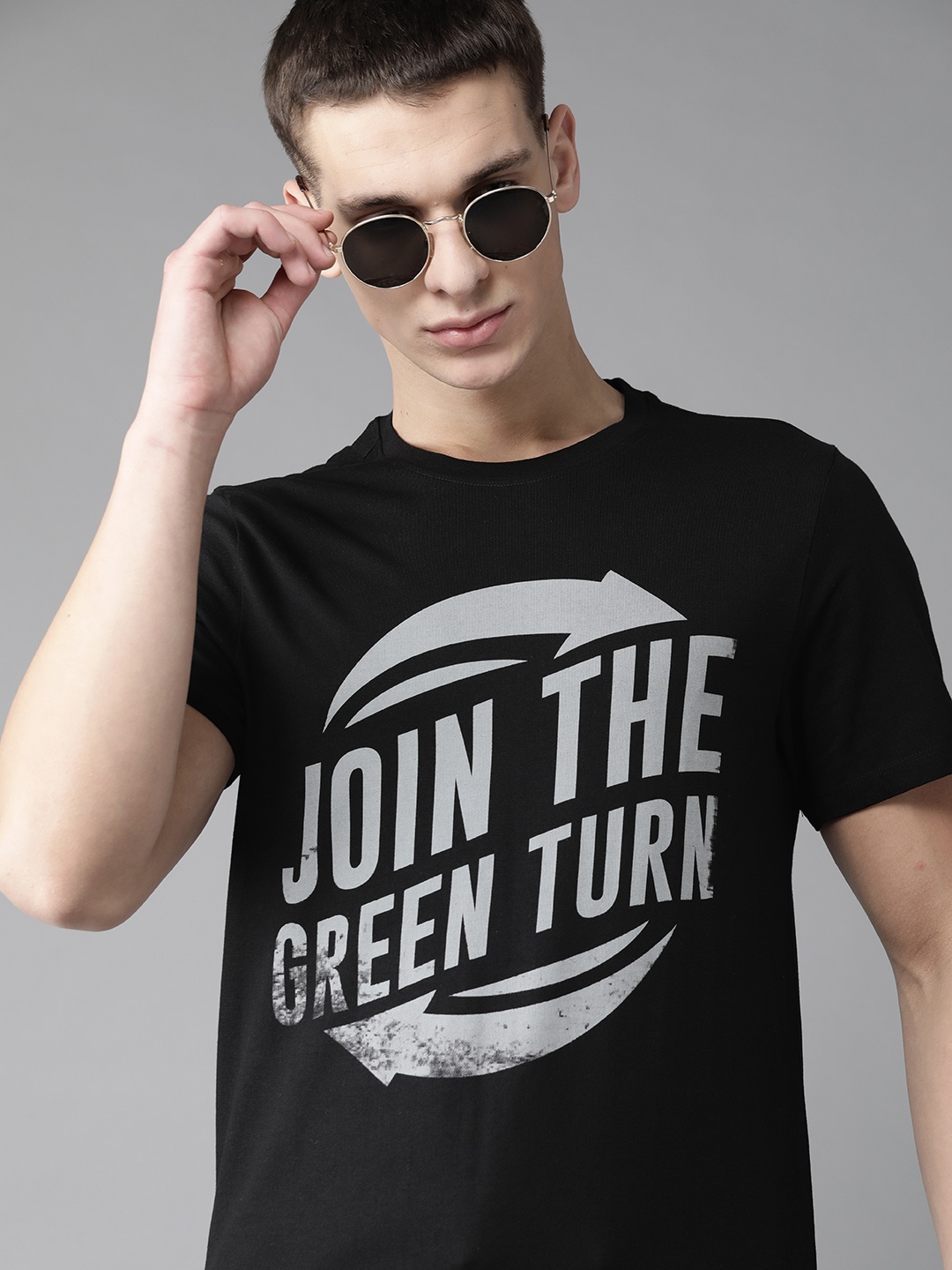 

The Roadster Lifestyle Co Men Black Printed Organic Cotton Green Turn Round Neck T-shirt