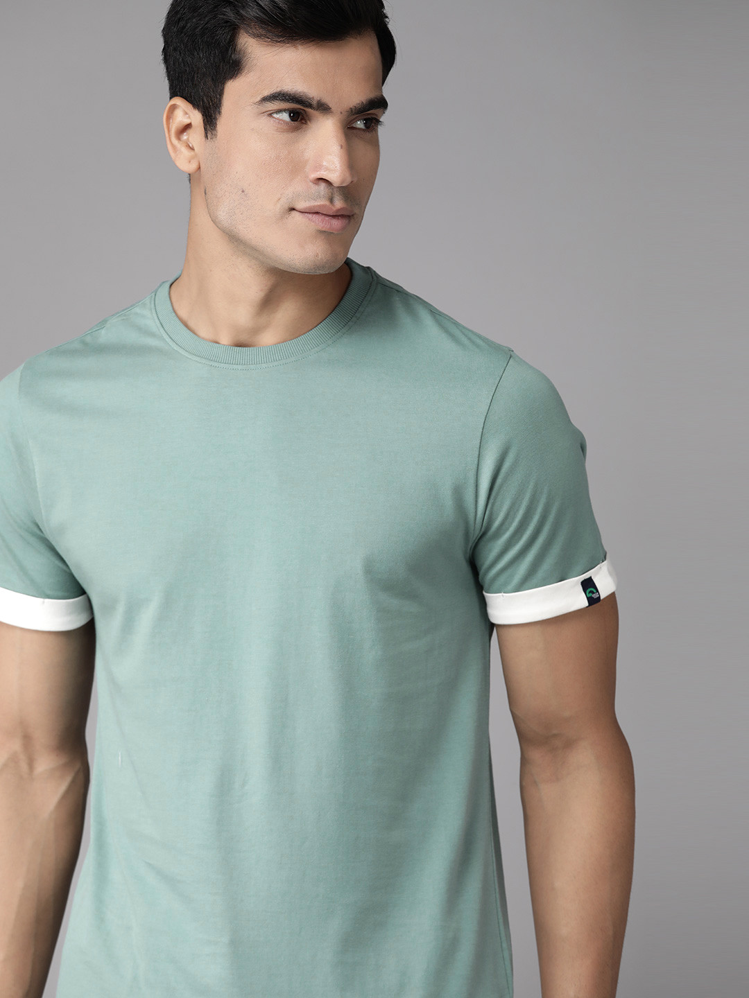 

The Roadster Lifestyle Co Men Sea Green Solid Round Neck Pure Cotton T-shirt
