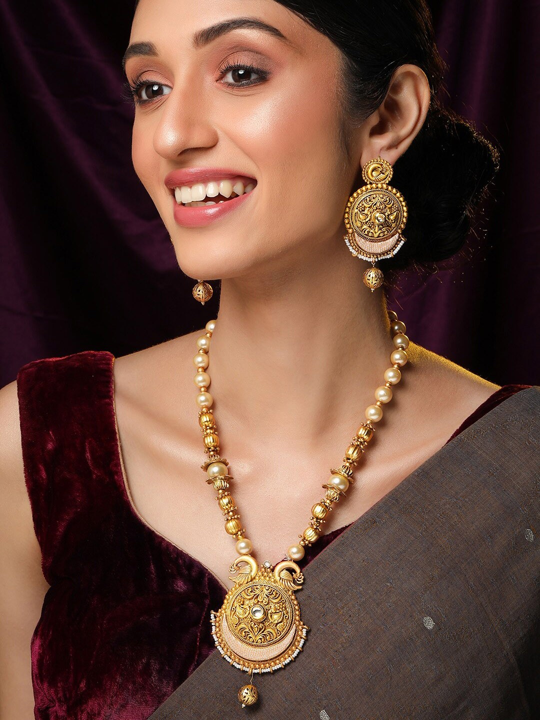 

Rubans Women Gold-Plated White Pearl & Kundan Studded Jewellery Set