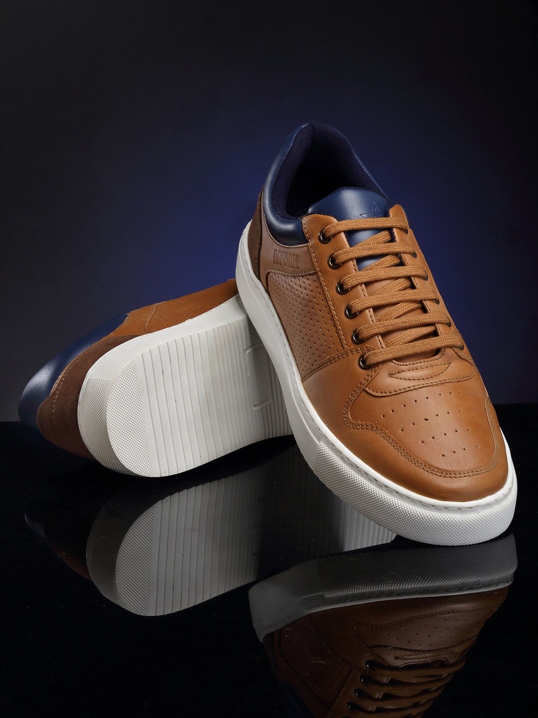

REFOAM Men Tan Brown & Blue Colourblocked Sneakers