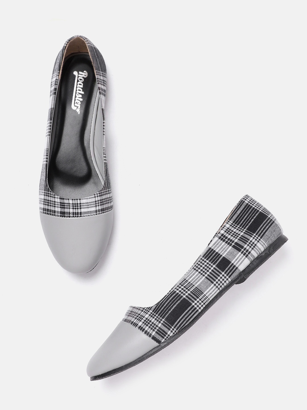 

The Roadster Lifestyle Co Women Grey & Black Self-Checked Ballerinas