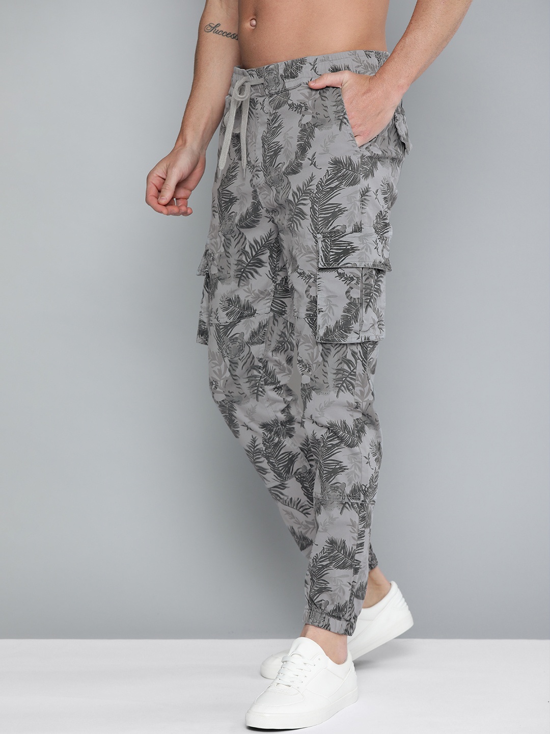 

HERE&NOW Men Grey Camouflage Printed Joggers
