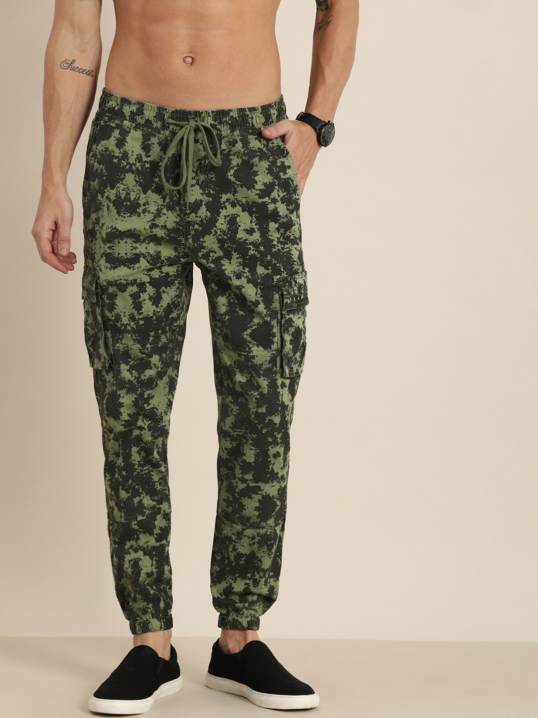 

Moda Rapido Men Olive Green & Black Regular Fit Dyed Joggers