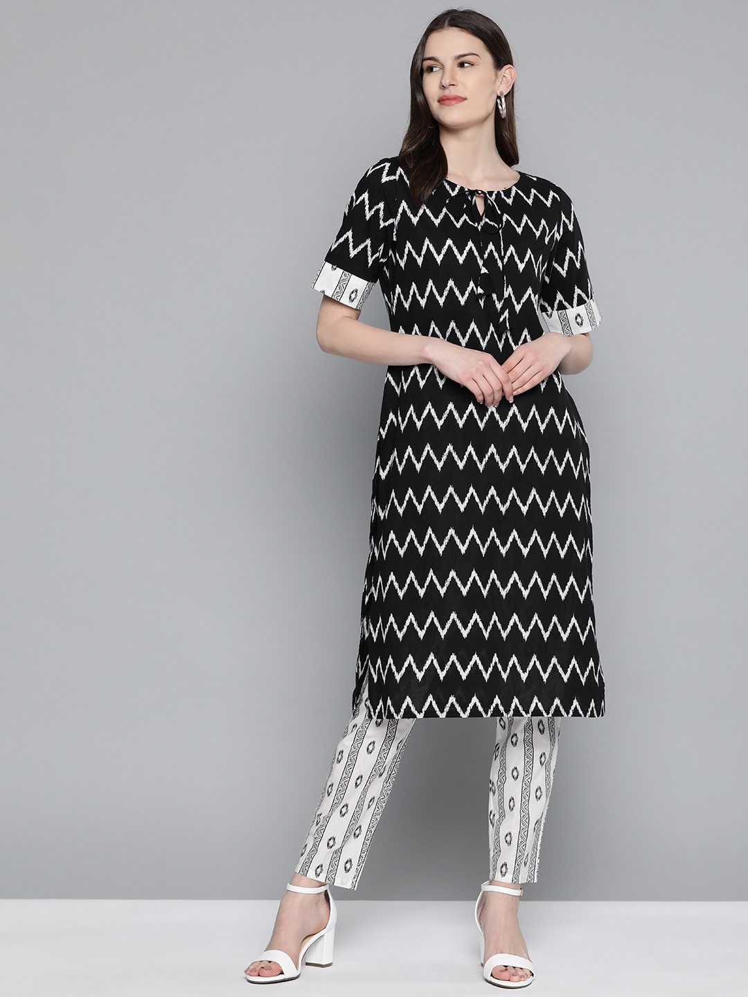 

HERE&NOW Women Black & White Chevron Printed Pure Cotton Kurta with Trousers