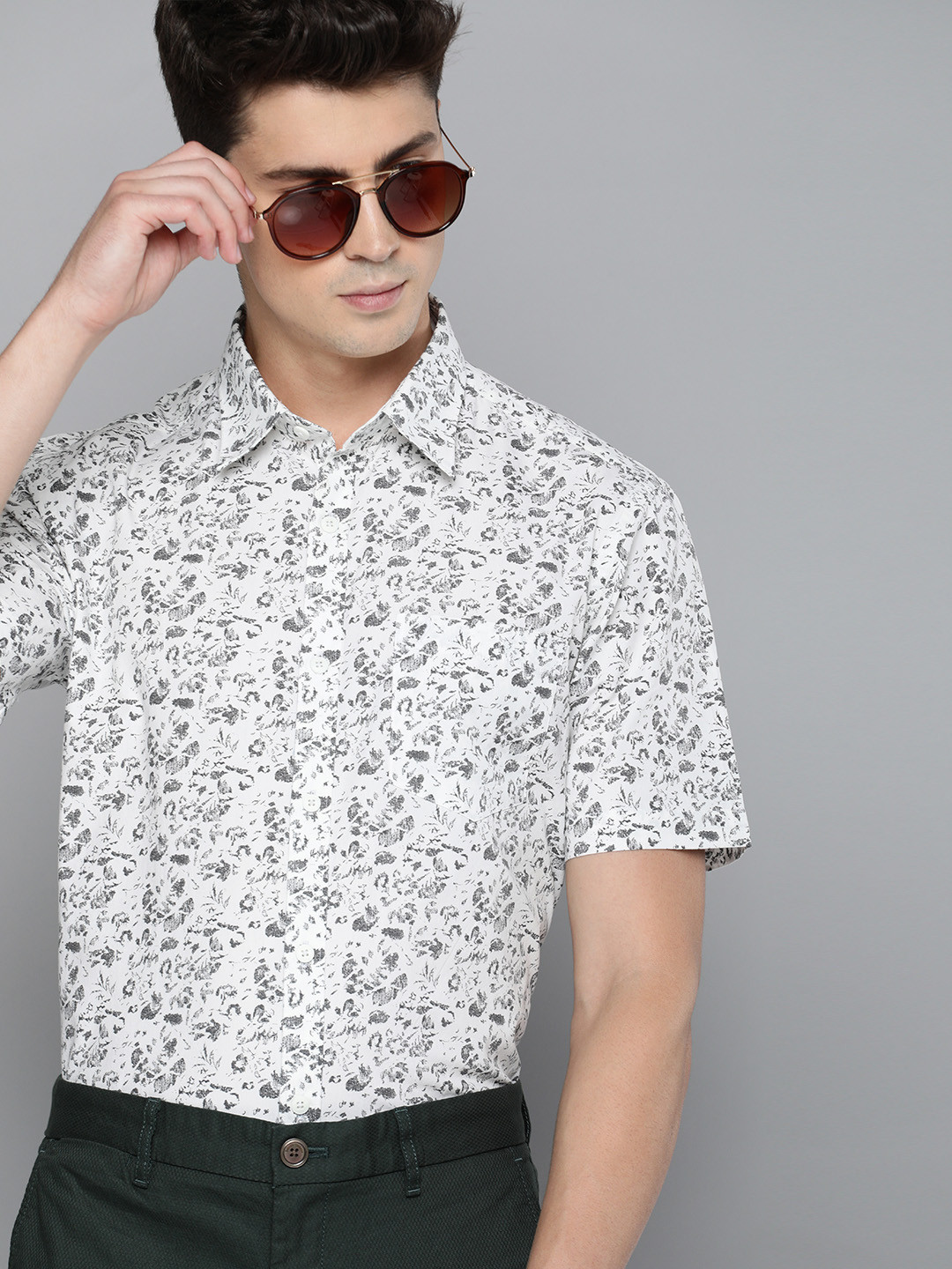 

Indian Terrain Men White & Black Slim Fit Printed Shirt