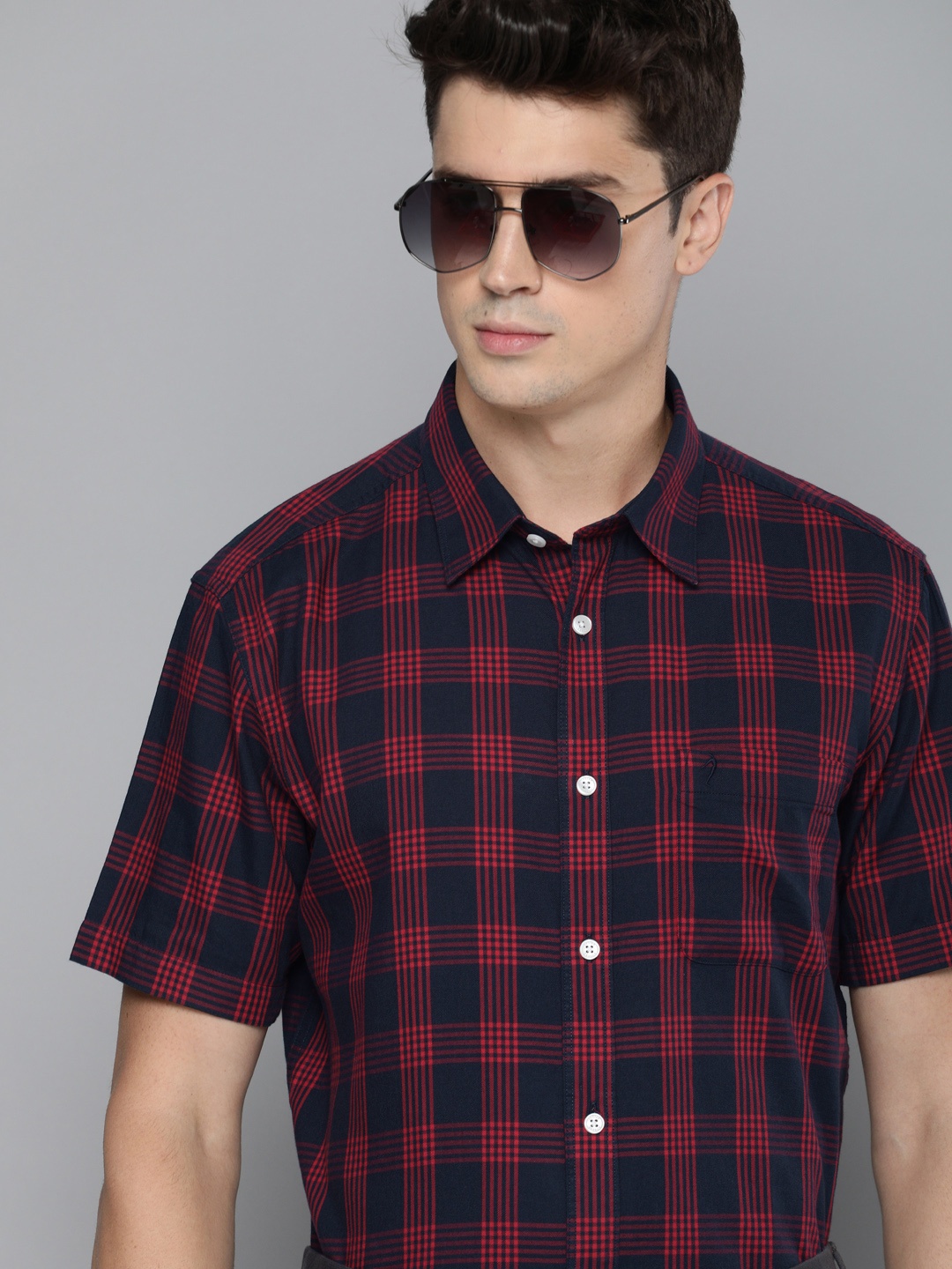 

Indian Terrain Men Red & Navy Blue Slim Fit Checked Casual Shirt