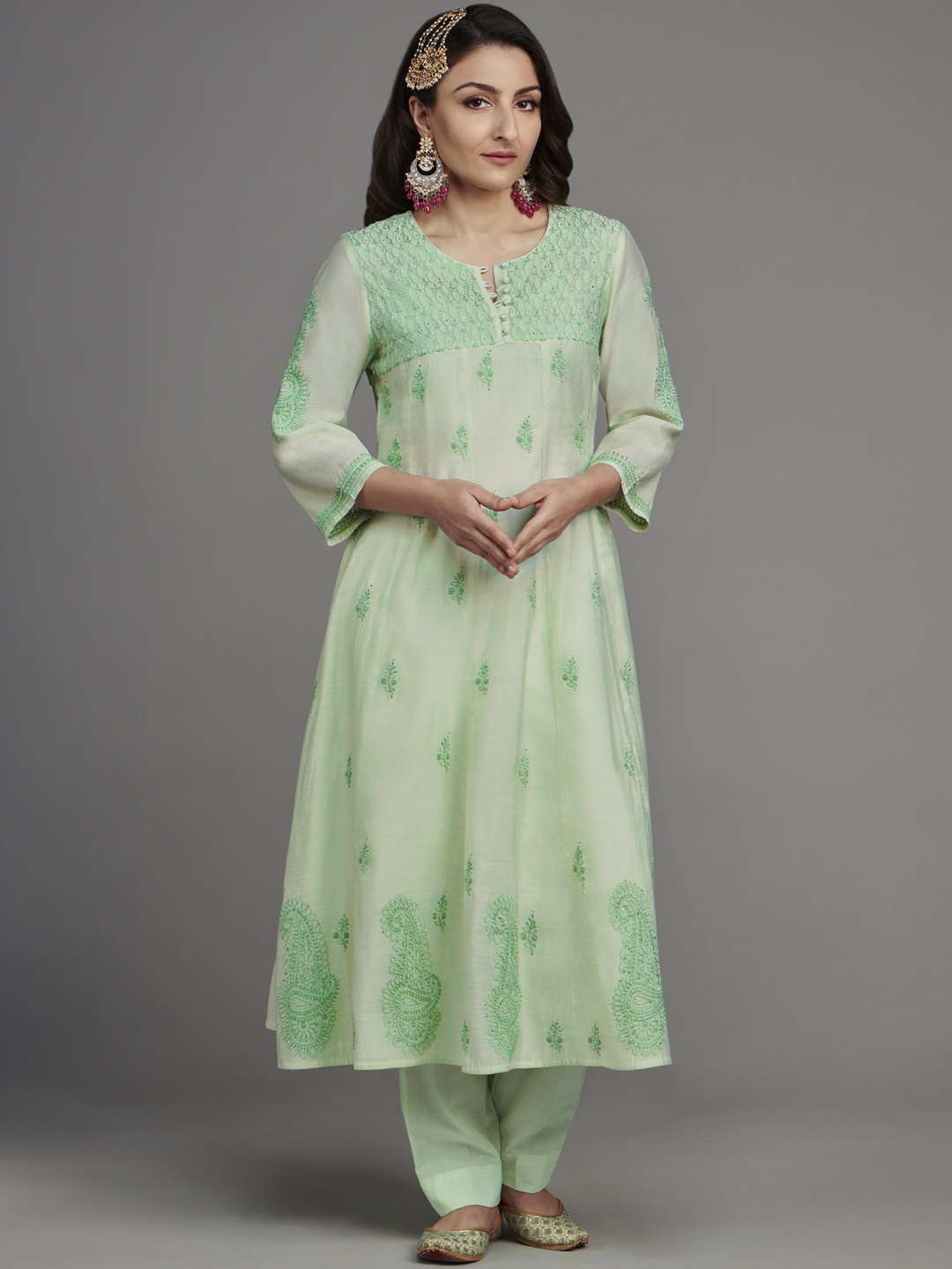 

House of Pataudi Women Green Authentic Hand-Embroidered Chikankari Meher Kurta Set