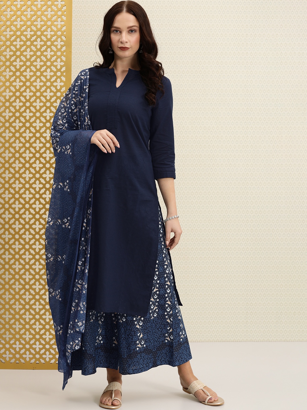 

House of Pataudi Women Navy Blue & White Solid Kurta with Palazzos & Dupatta