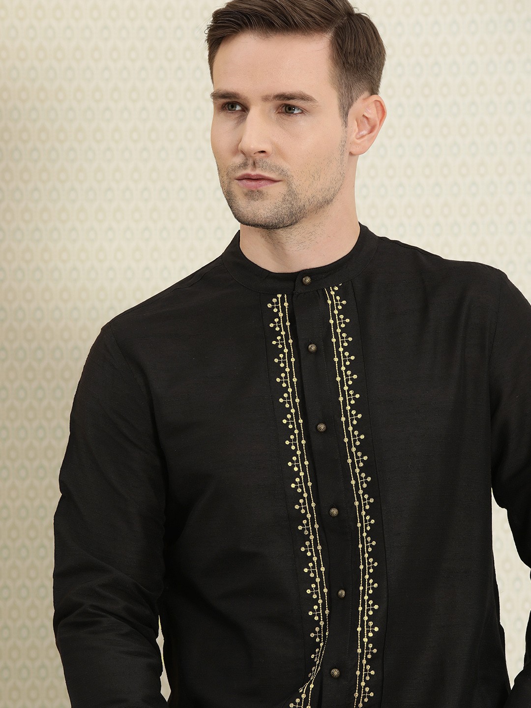 

House of Pataudi Men Black & Gold-Toned Embroidered Sequins Kurta