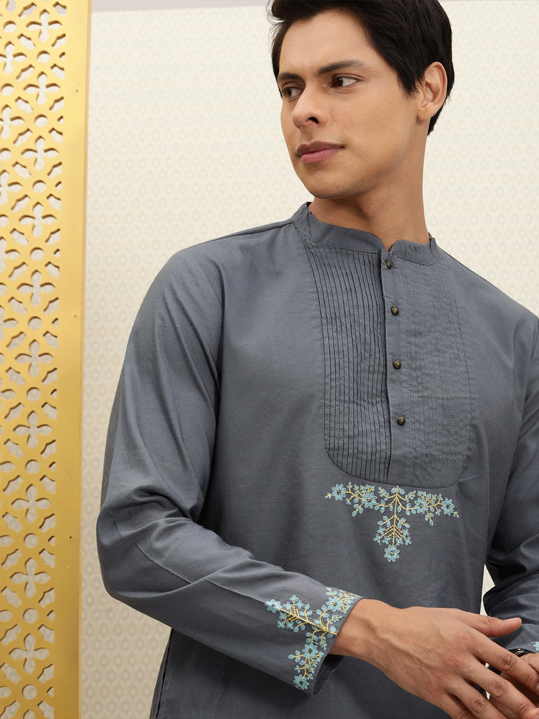 

House of Pataudi Men Grey Thread Work Pintuck Jashn Kurta