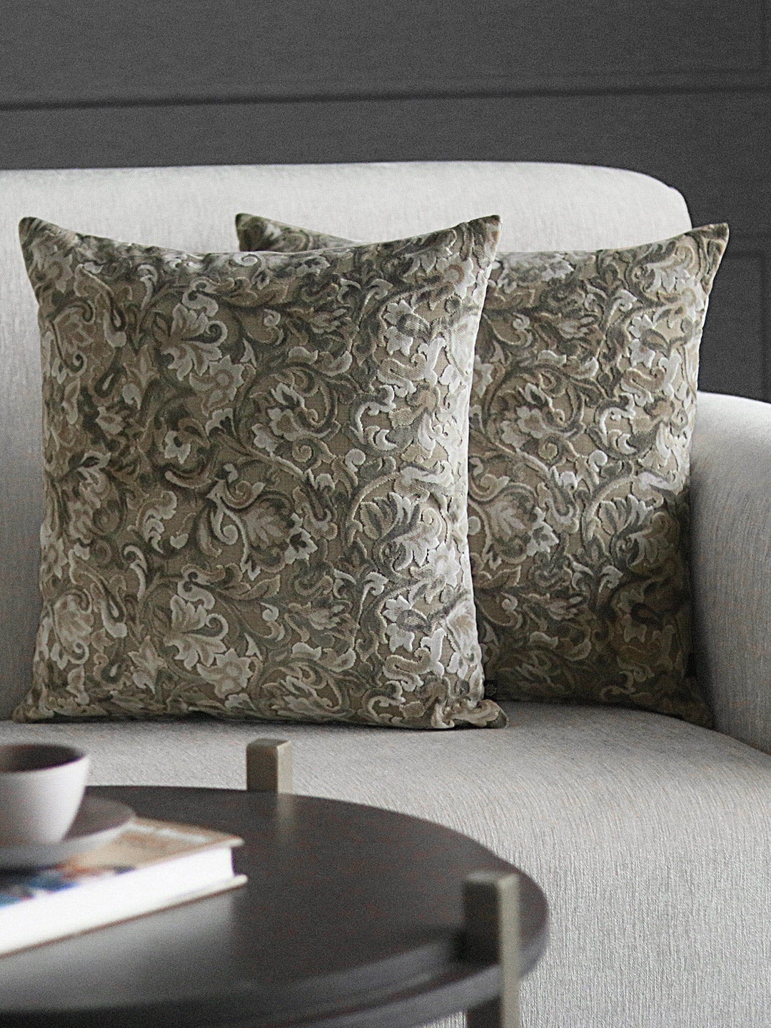 

GM Set of 2 Cream-Coloured Floral Square Cushion Covers