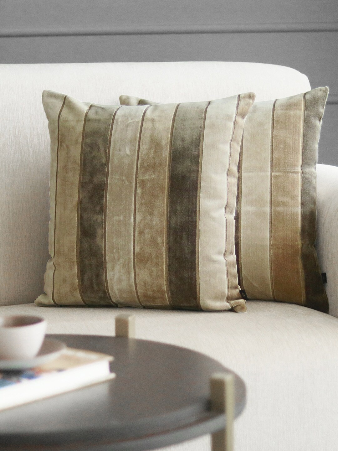 

GM Set of 2 Cream-Coloured Striped Square Cushion Covers