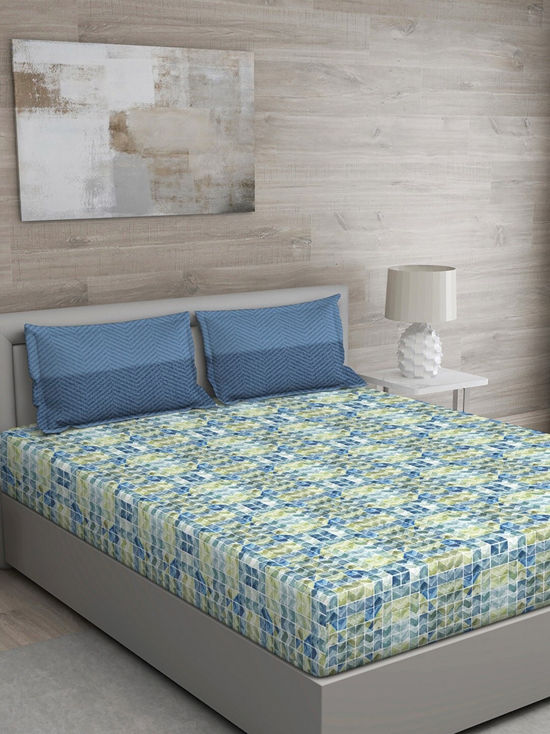 

GM Blue & Green Geometric 150 TC Cotton 1 Super Queen Bedsheet with 2 Pillow Covers