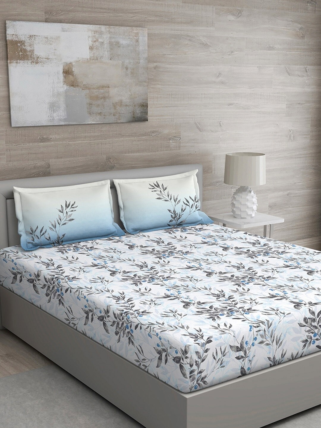 

GM Blue & White Floral 144 TC Cotton 1 Super Queen Bedsheet with 2 Pillow Covers