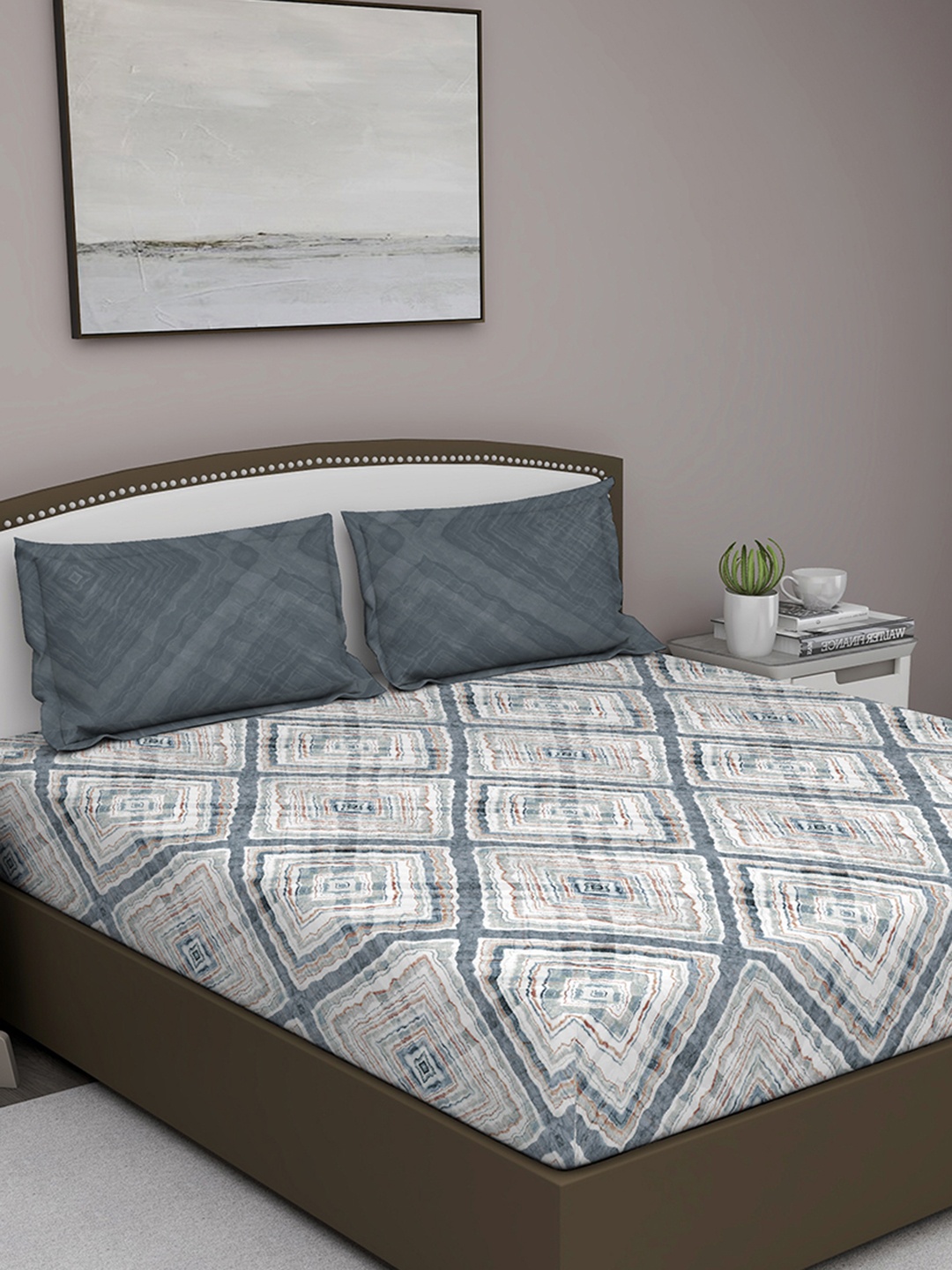 

GM Grey Geometric 210 TC Cotton 1 King Bedsheet with 2 Pillow Covers