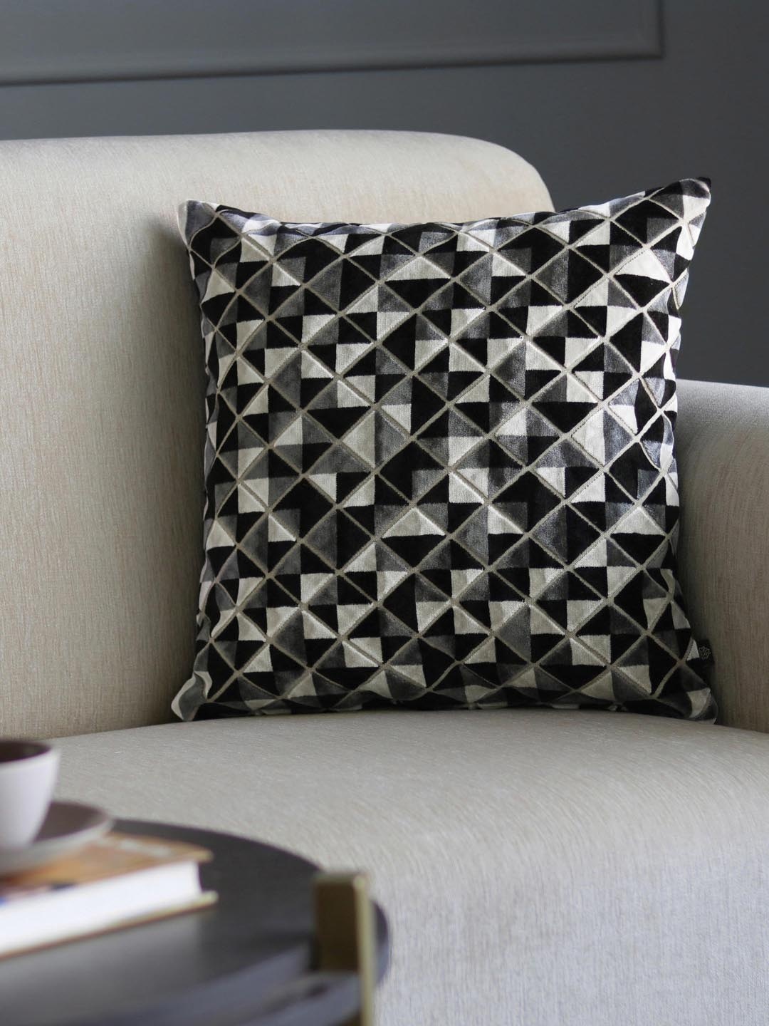 

GM Black & White Geometric Square Cushion Cover