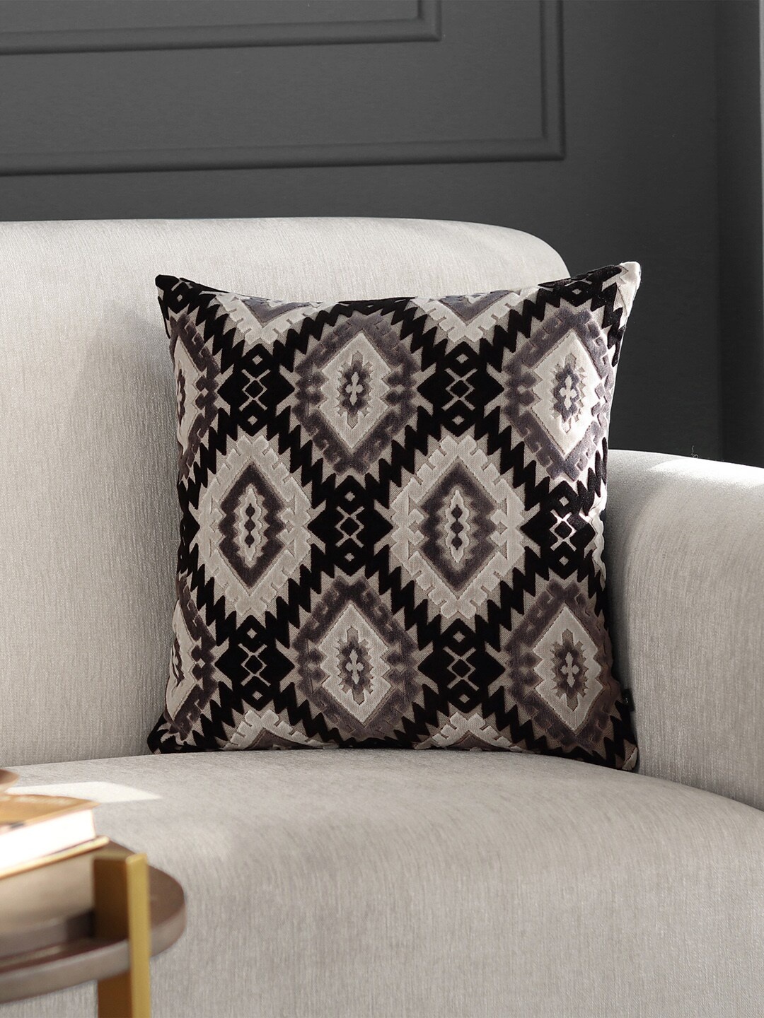 

GM Black & Off-White Single Geometric Square Cushion Cover