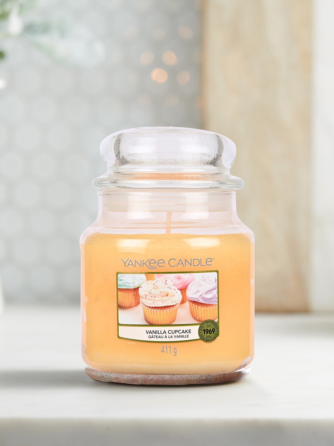 

YANKEE CANDLE Cream Coloured Classic Medium Jar Vanilla Cupcake Scented Candle