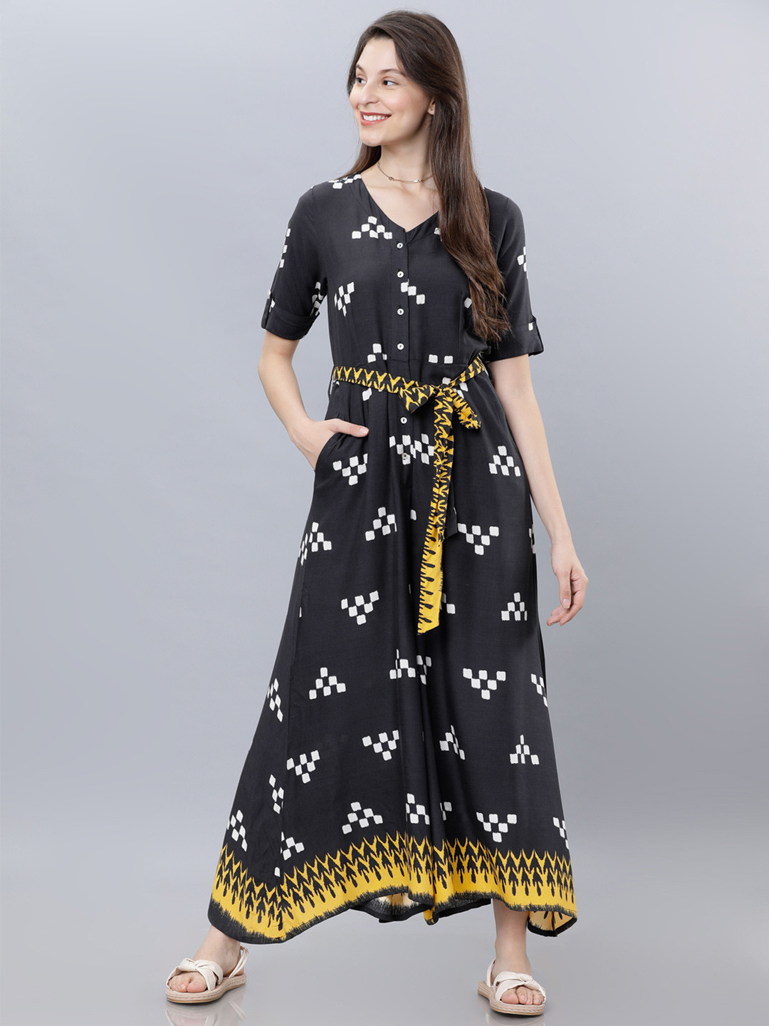 

Vishudh Women Charcoal & White Printed Basic Jumpsuit With Belt