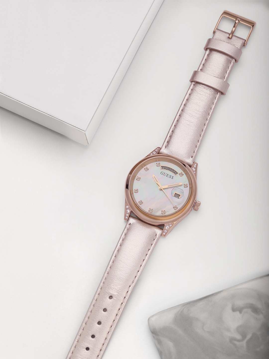 

GUESS Women Off-White Analogue Watch GW0117L1