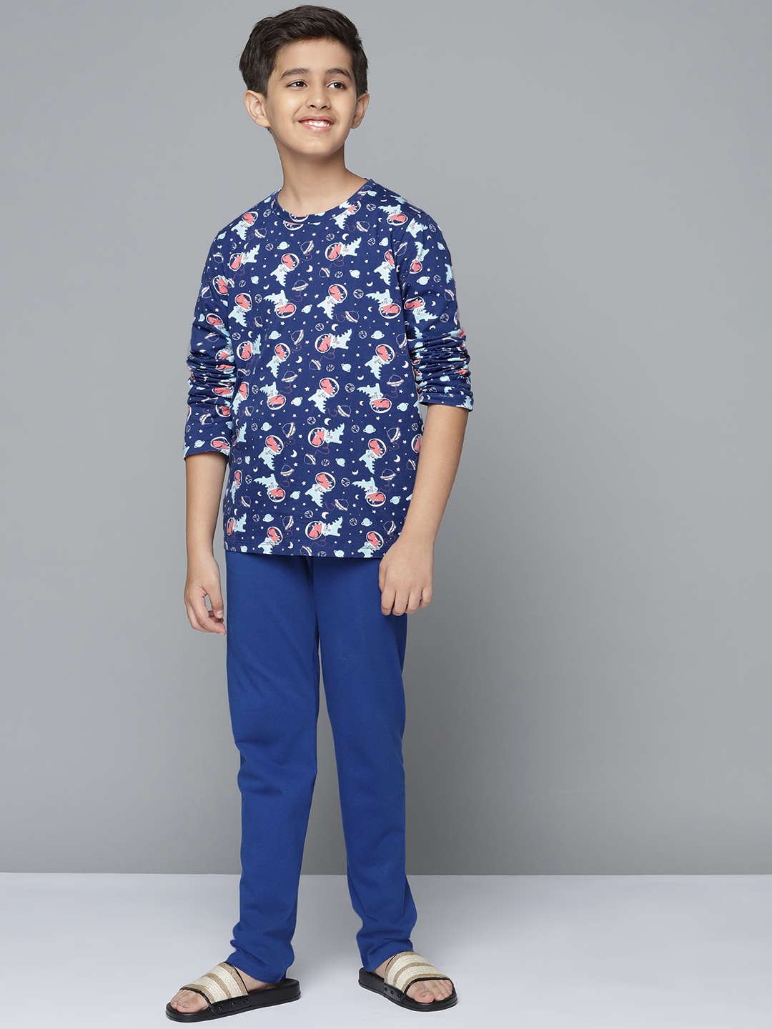 

YK Boys Navy Blue & Green Conversational Print Pure Cotton Night Suit