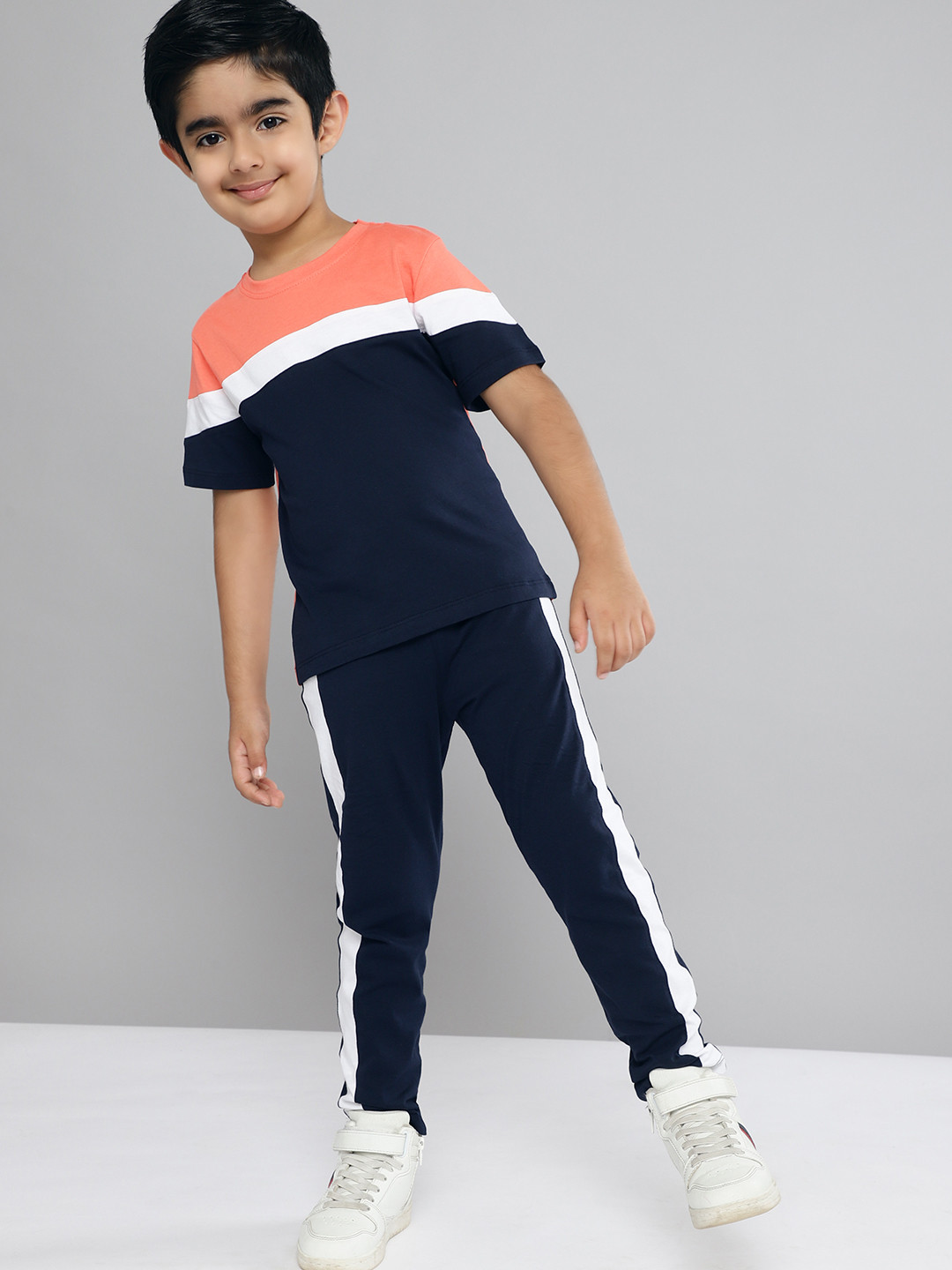 

YK Boys Navy Blue & Coral Pink Pure Cotton Colourblocked Night Suit