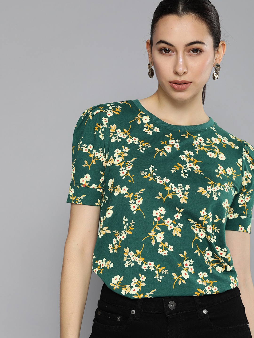 

Chemistry Women Green & Cream-Coloured Floral Printed Puff Sleeves Top