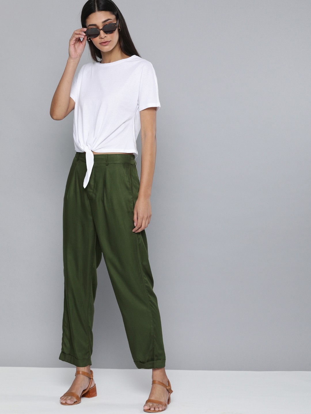 

Chemistry Women Olive Green Regular Fit Solid Pleat Front Regular Trousers