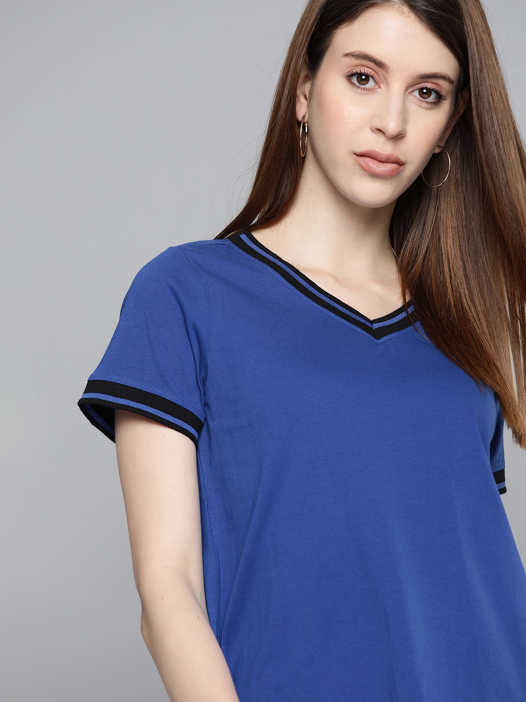 

Chemistry Women Blue Solid Pure Cotton V-Neck T-shirt
