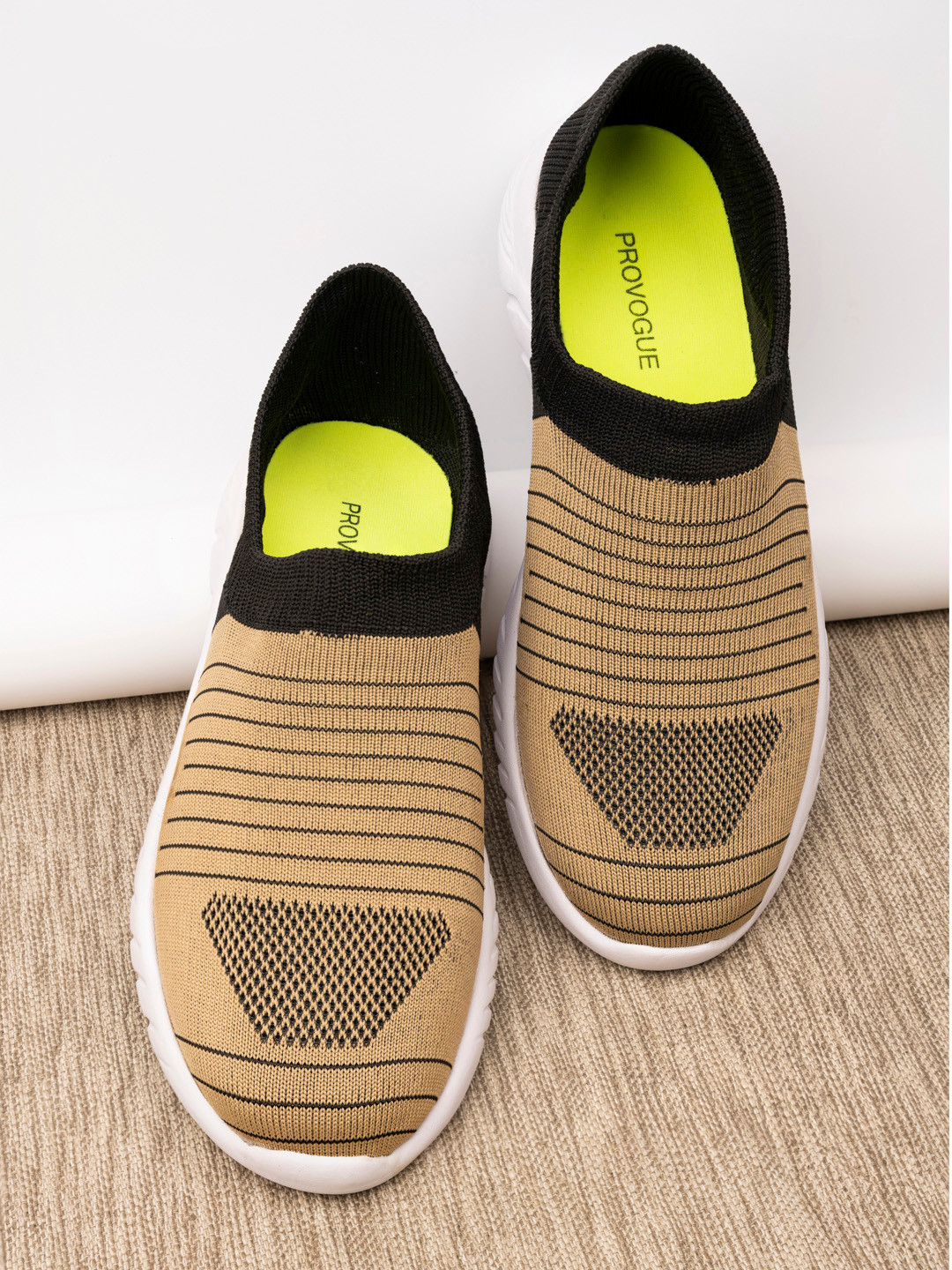 

Provogue Men Beige & Black Running Sports Shoes