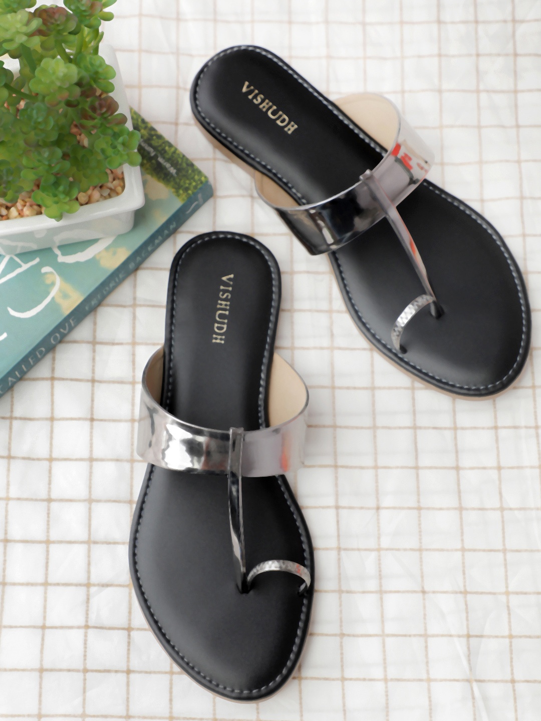 

Vishudh Women Grey Solid One Toe Flats