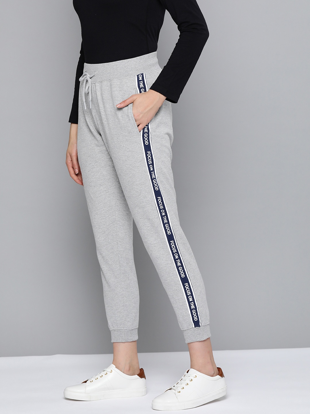 

Harvard Women Grey Melange Pure Cotton Solid Straight Fit Cropped Joggers