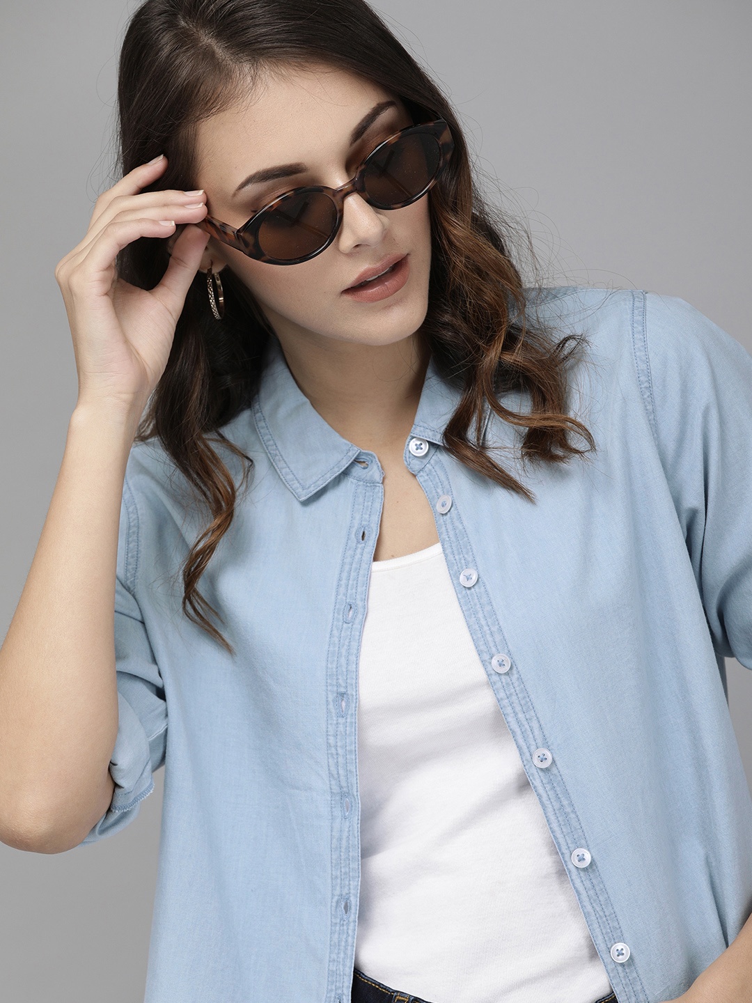 

The Roadster Lifestyle Co Women Blue Regular Fit Solid Casual Denim Shirt