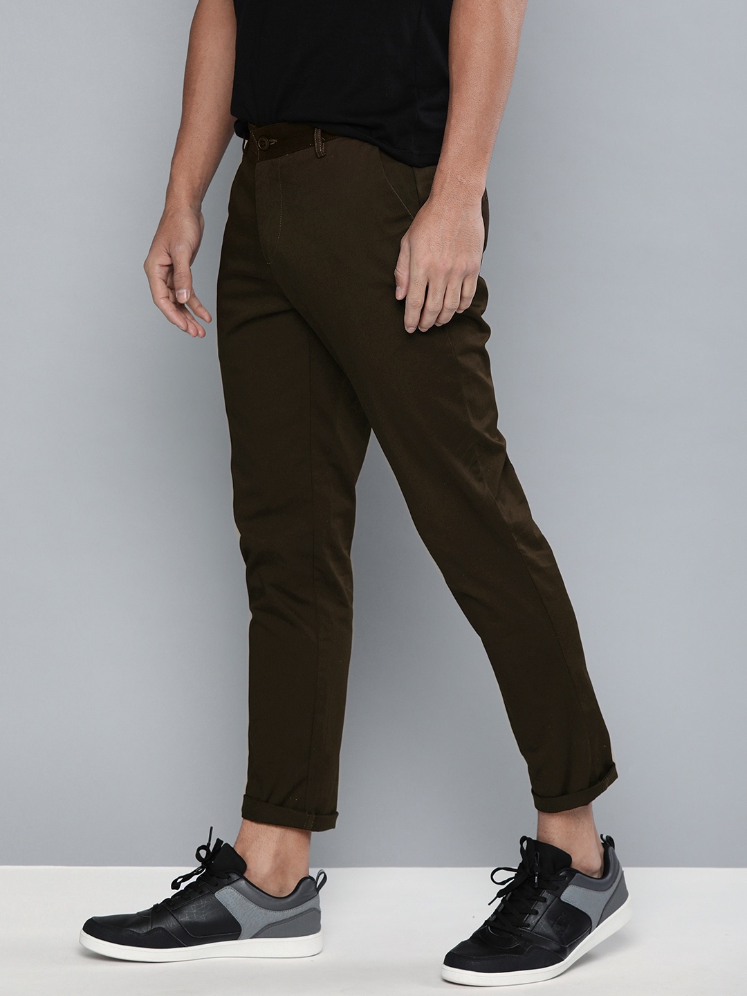 

Mast & Harbour Men Olive Green Regular Fit Solid Chinos