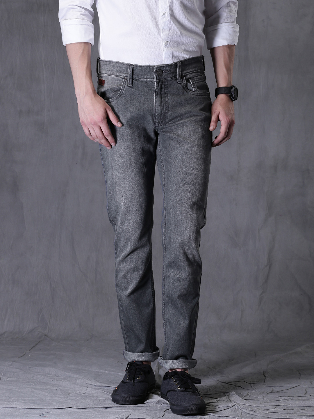 

WROGN Men Charcoal Grey Slim Fit Stretchable Jeans