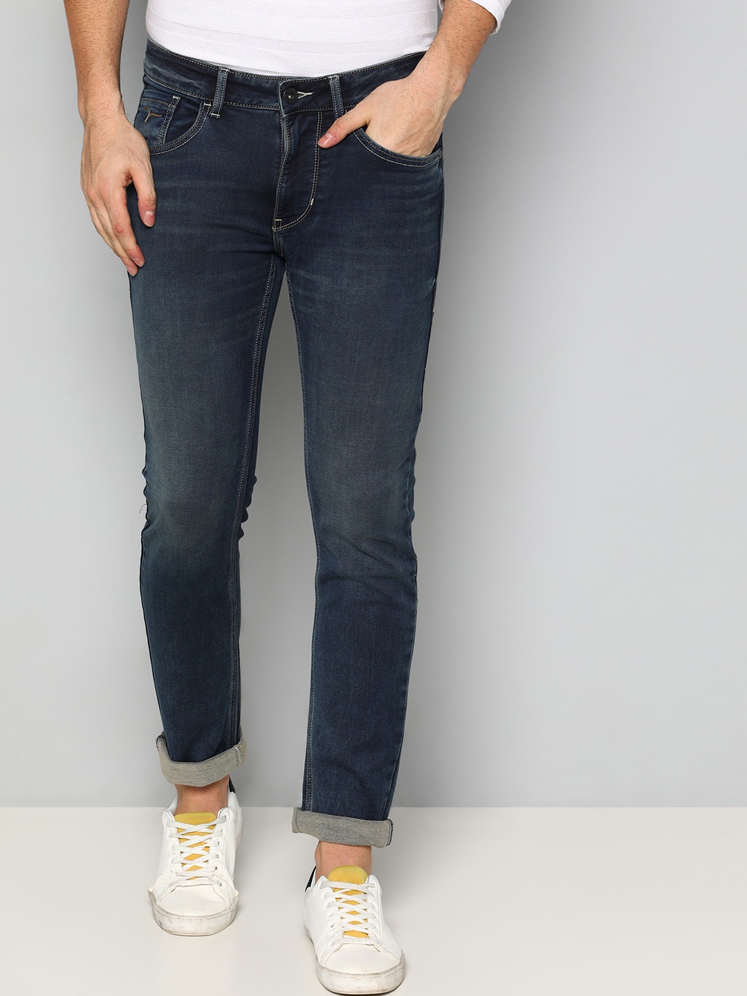 

Flying Machine Men Blue Slim Fit Light Fade Stretchable Jeans