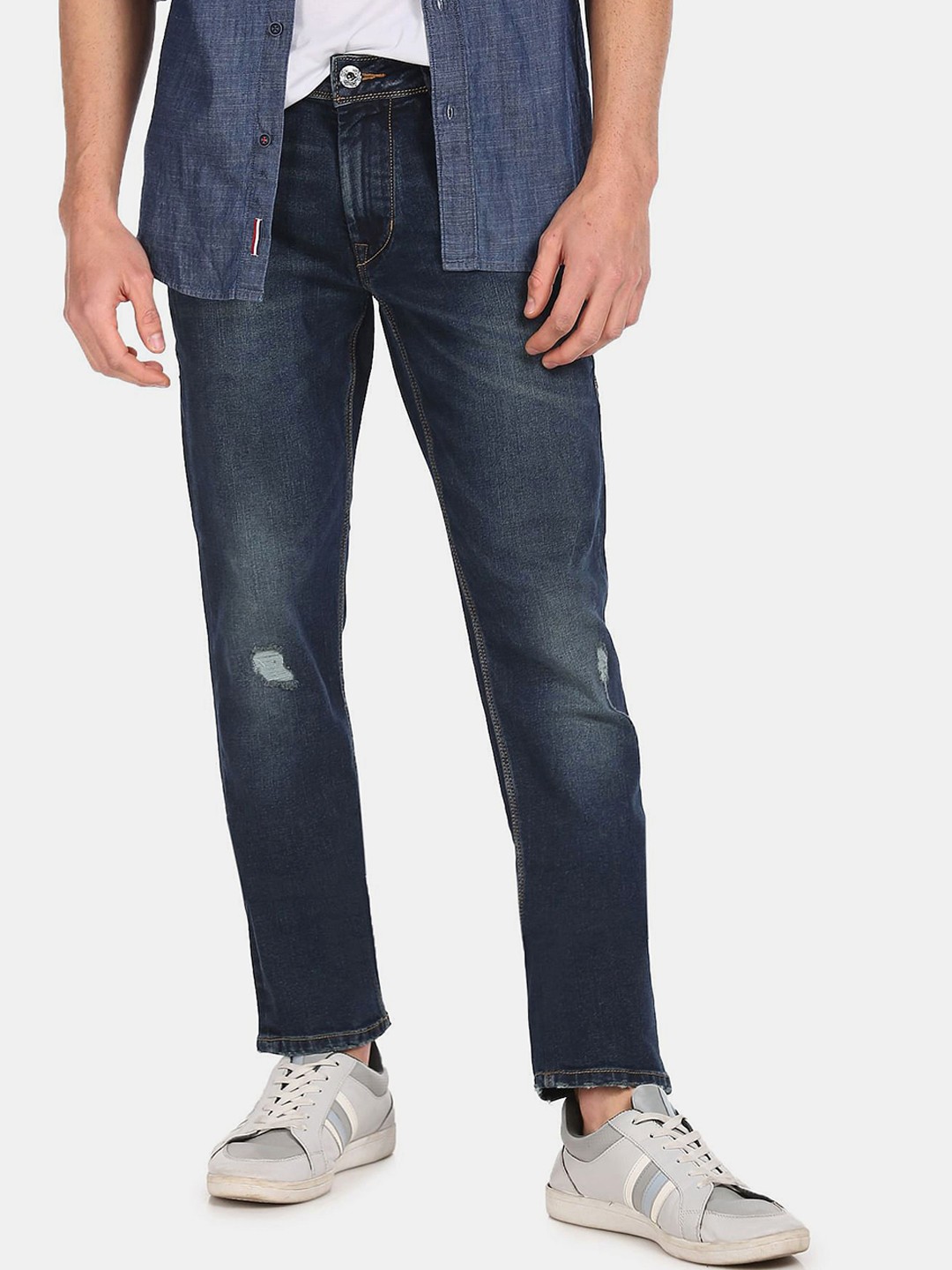 

Flying Machine Men Blue Micheal Slim Tapered Fit Light Fade Stretchable Jeans