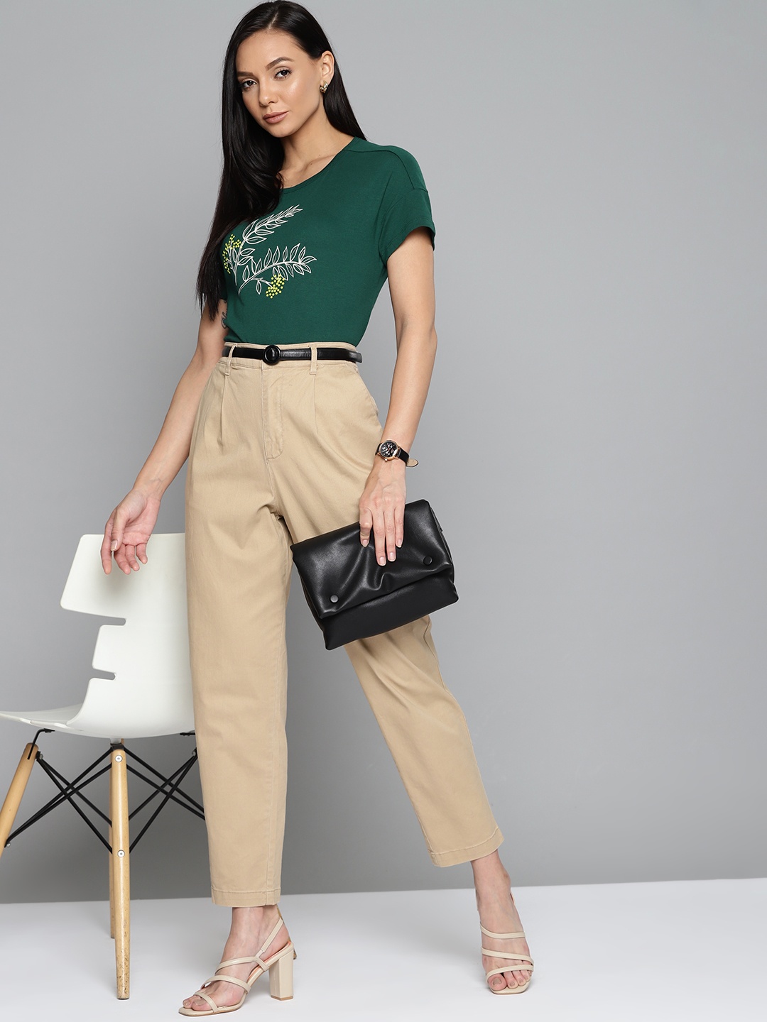 

Chemistry Women Green Floral Printed Drop Shoulder T-shirt