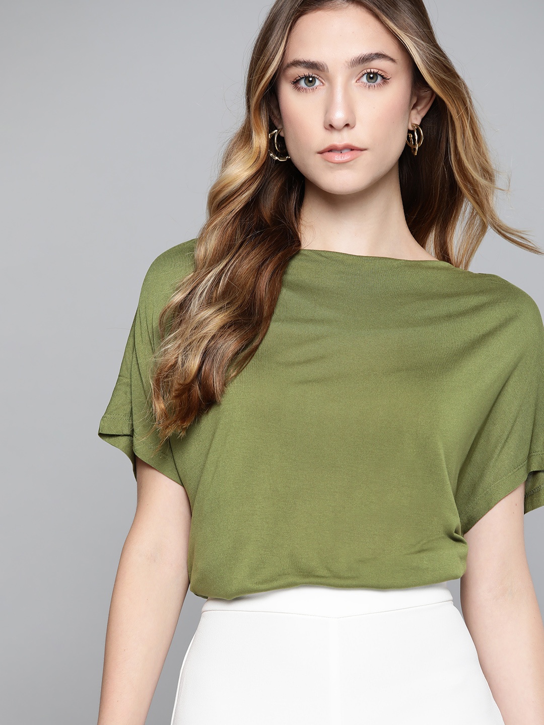 

Chemistry Women Olive Green Solid Boxy T-shirt