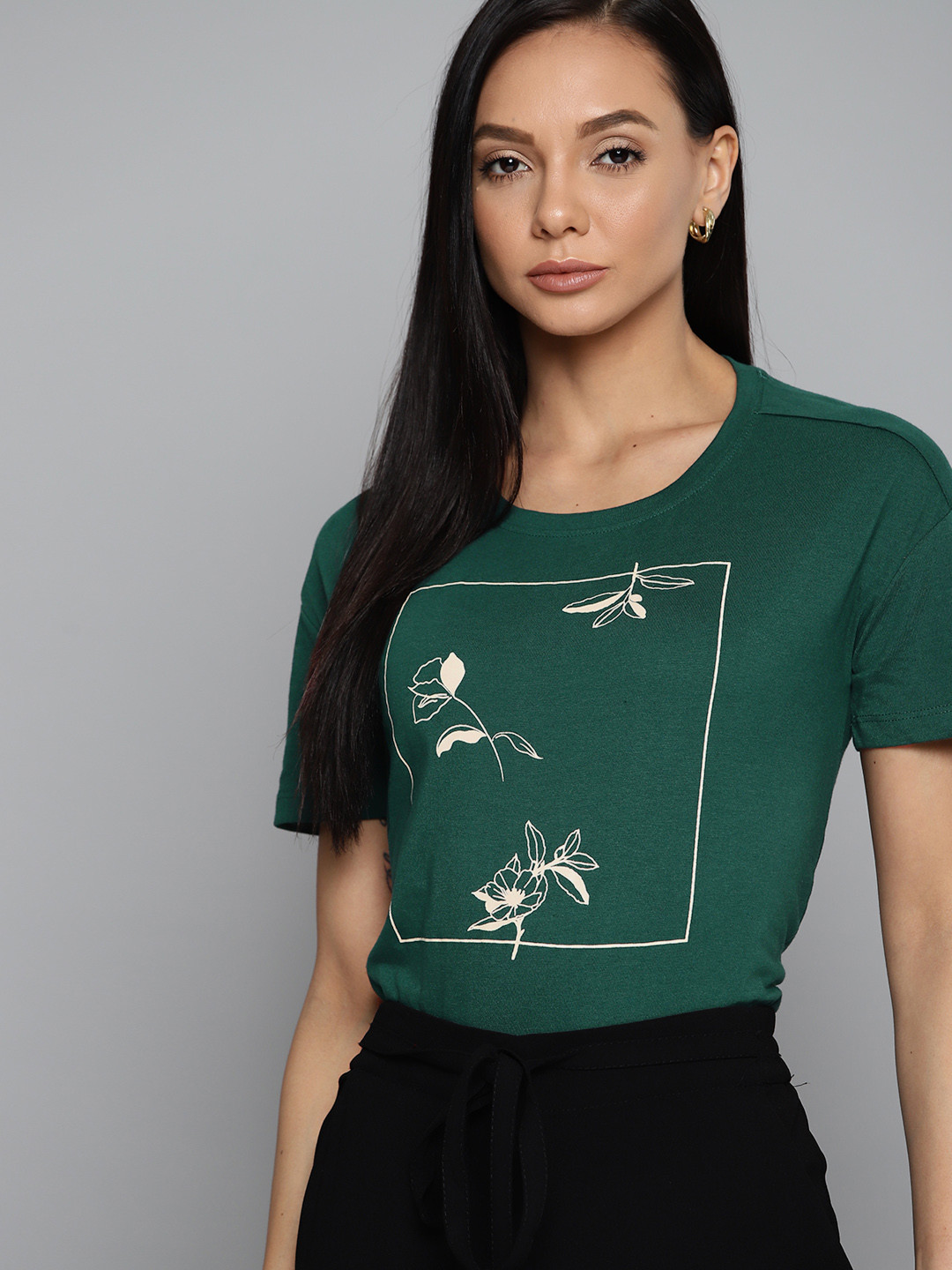 

Chemistry Women Green Floral Printed Drop Shoulder T-shirt