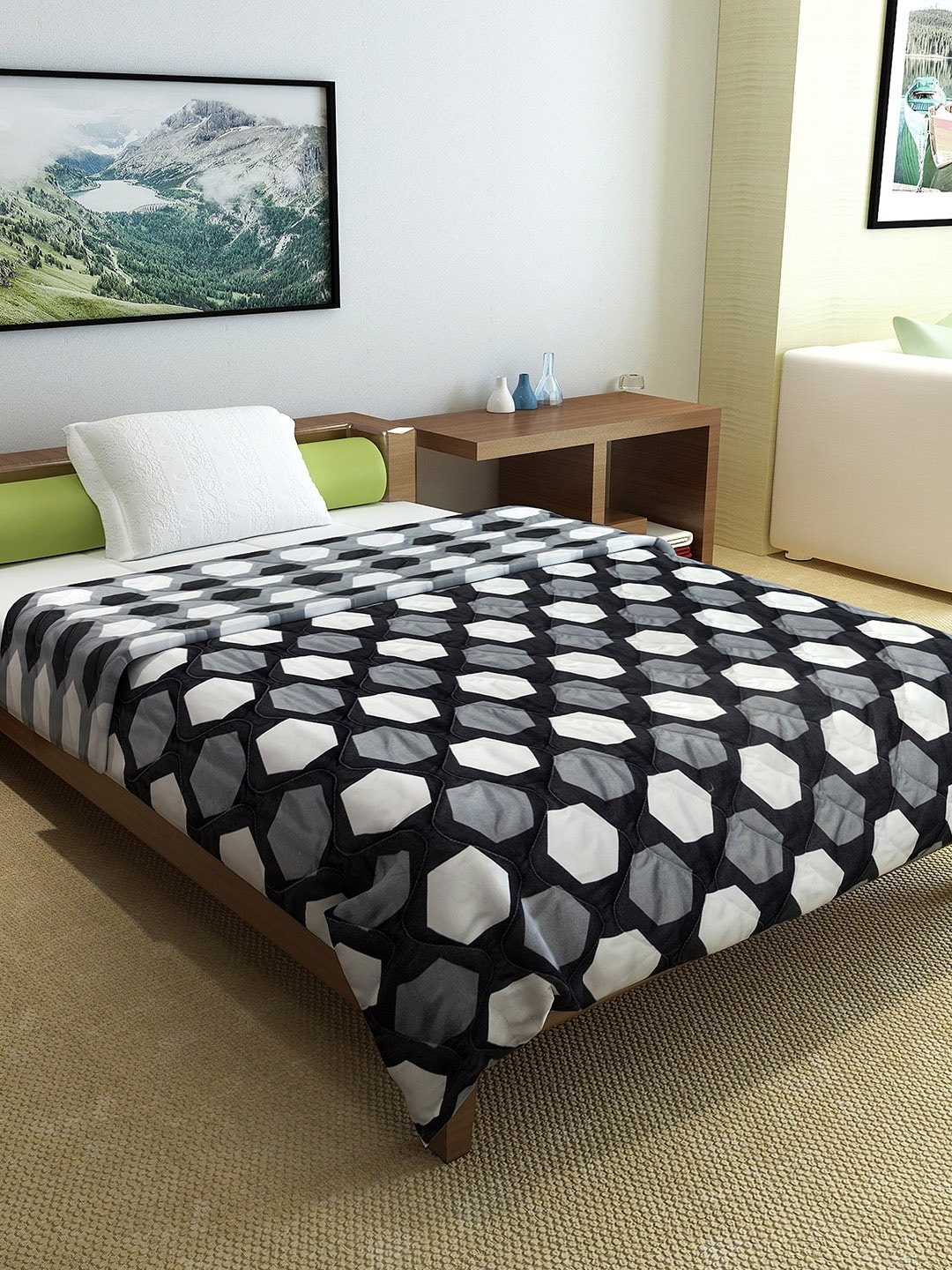 

Divine Casa Black & White Printed Mild Winter 110 TC Single Bed Comforter