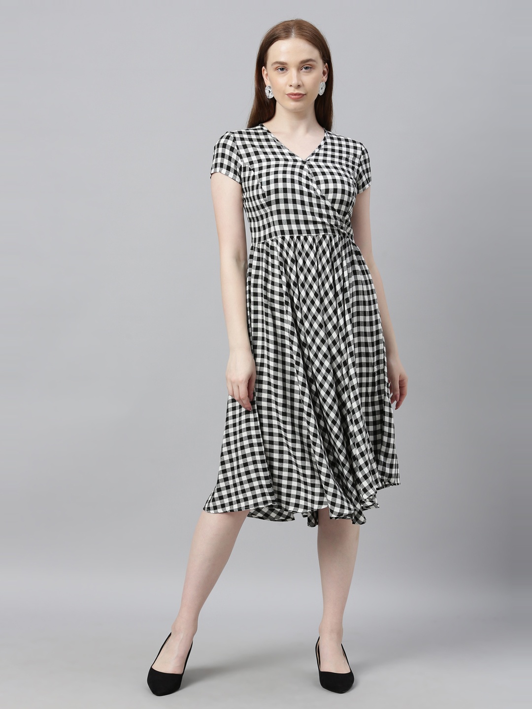 

Park Avenue Woman White & Black Checked Empire Dress