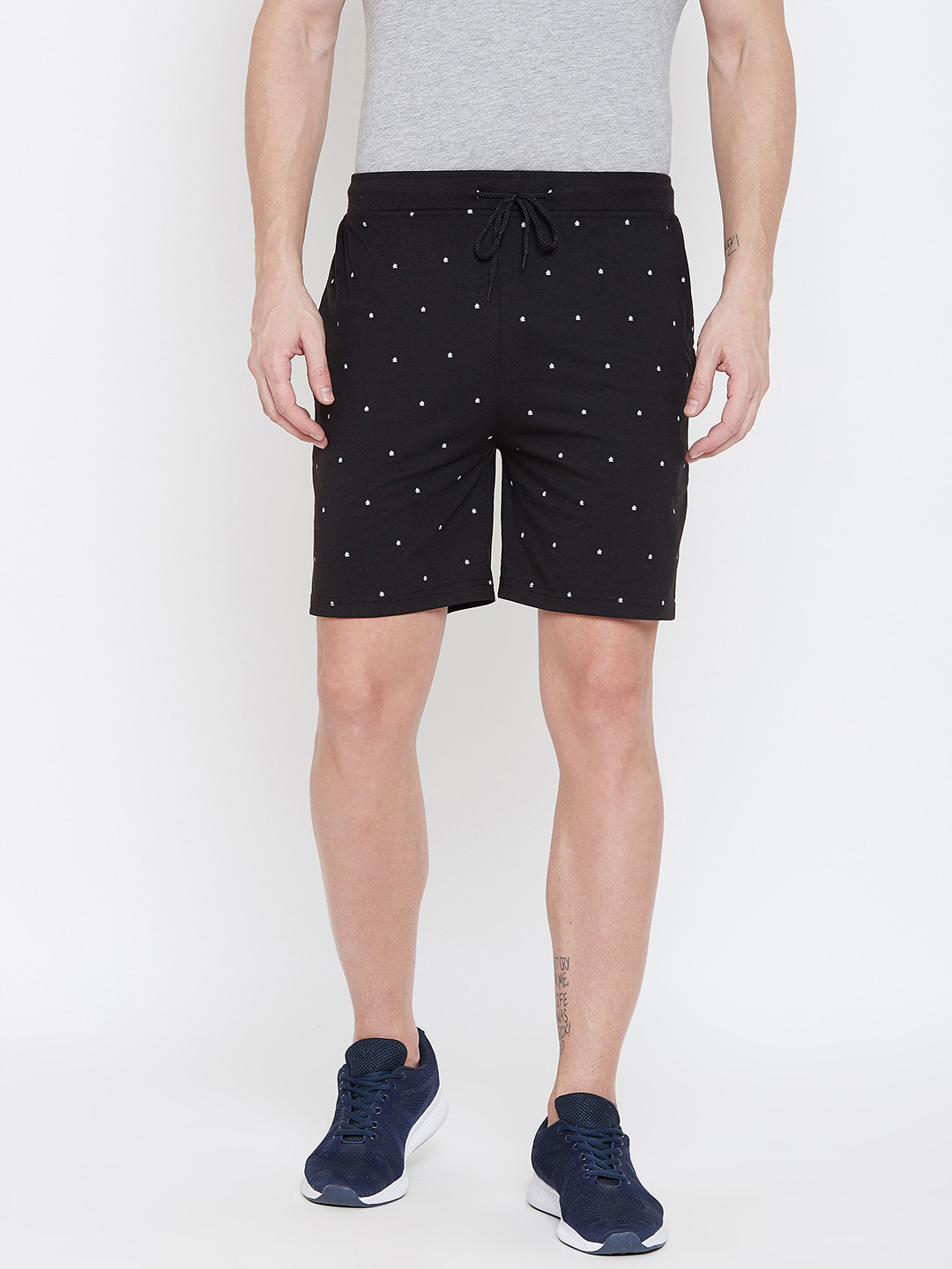 

Okane Men Black Printed Regular Fit Regular Shorts